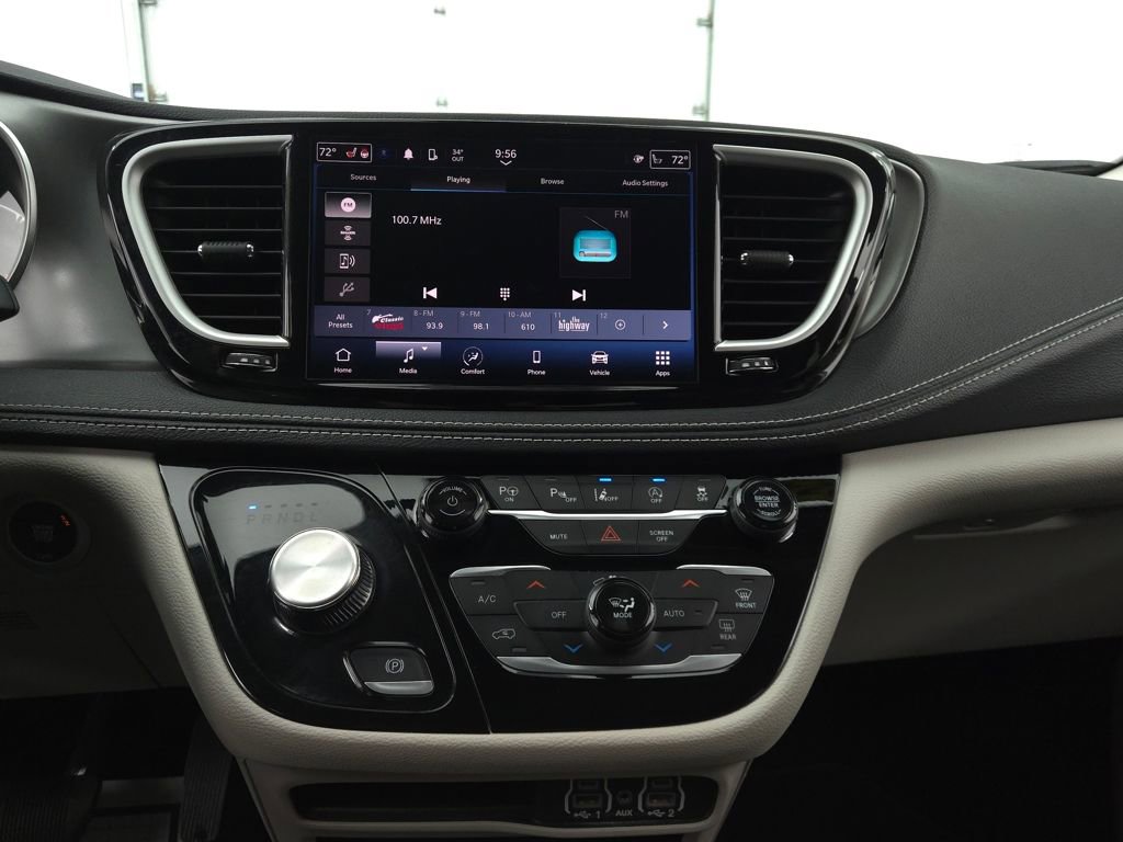 Used 2024 Chrysler Pacifica Touring-L image 24