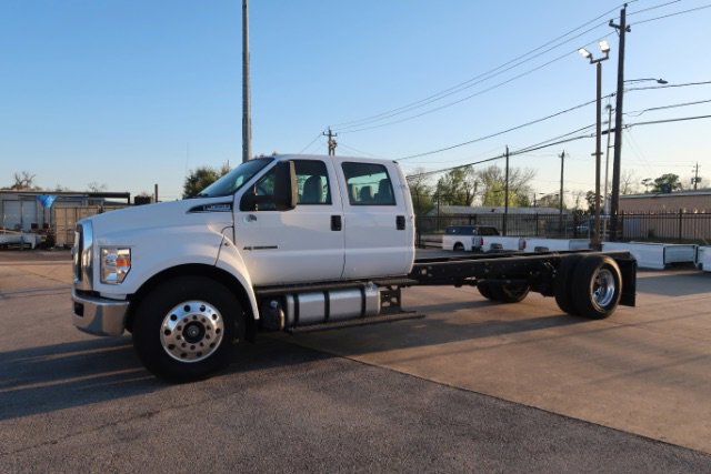 Used 2019 Ford F650 Crew Cab Chassis 254 WB RWD image 1