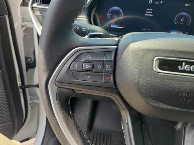 Used 2024 Jeep Grand Cherokee Altitude AWD/4WD image 11