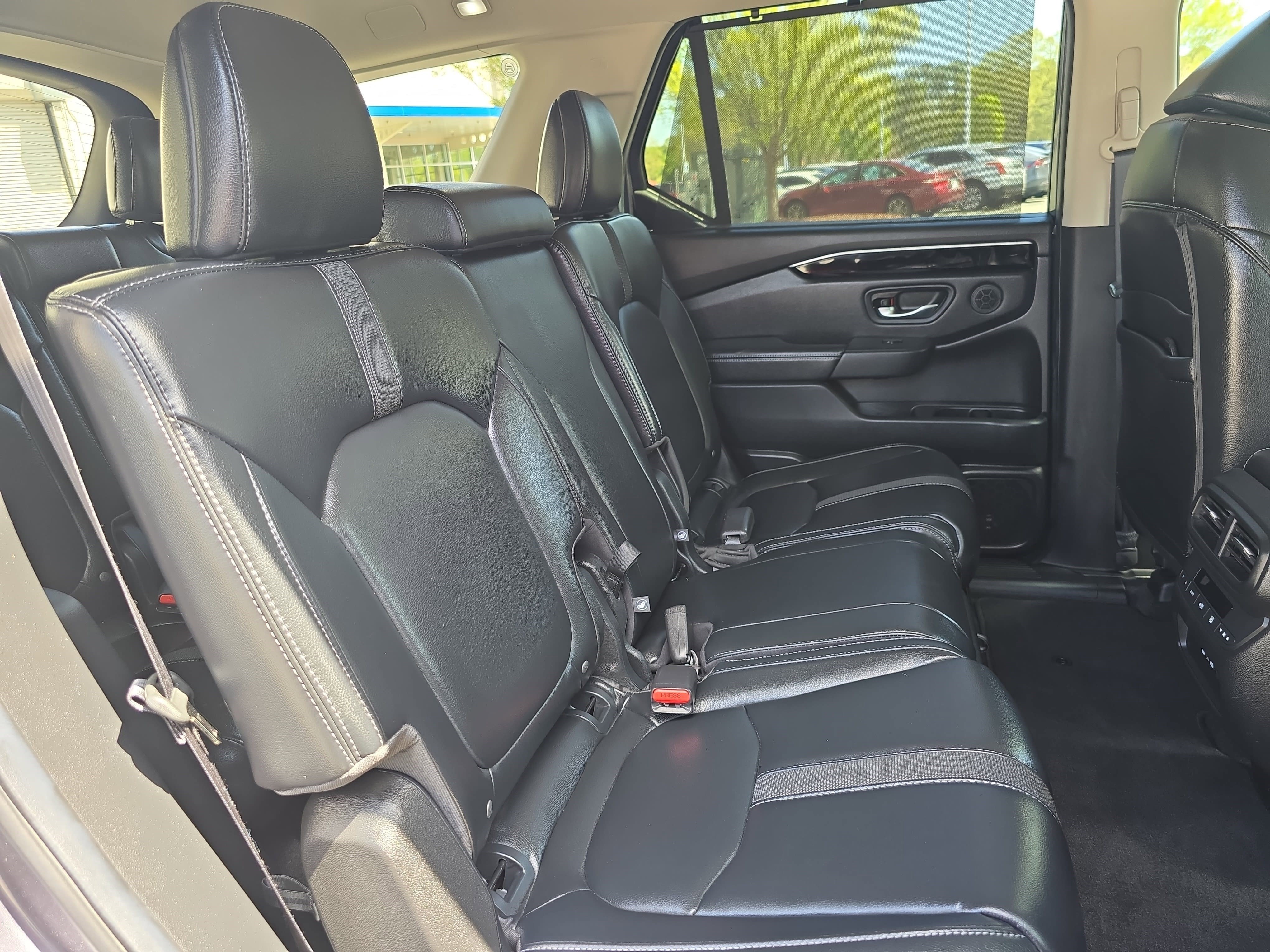 Used 2025 Honda Pilot EX-L image 12