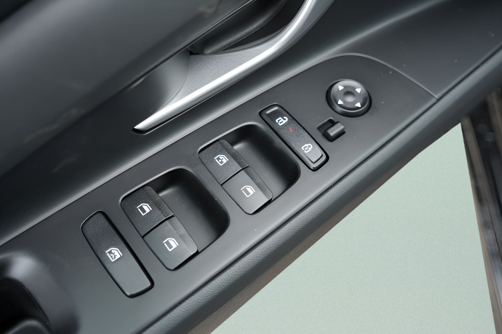 New 2026 Hyundai Elantra Limited FWD image 19