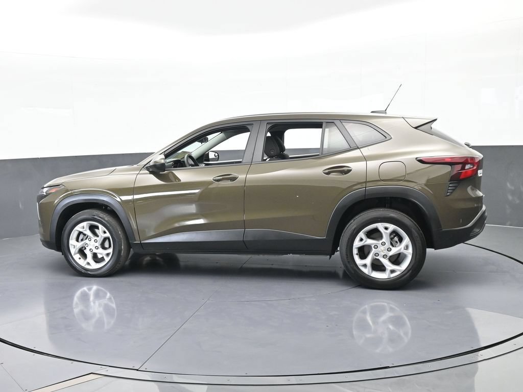 Used 2024 Chevrolet Trax LS w/ LS Convenience Package FWD image 3