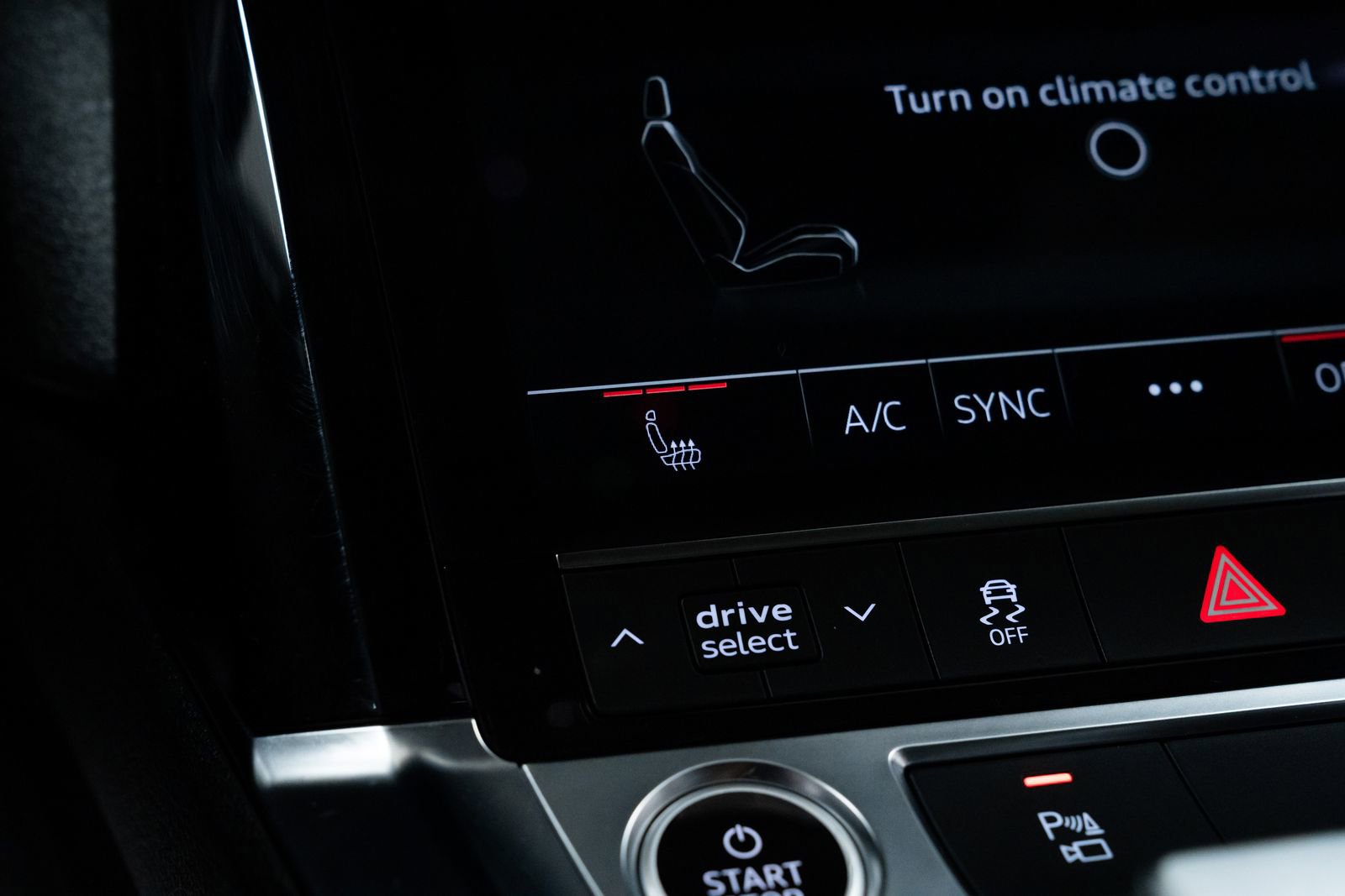 Used 2024 Audi Q8 e-tron Premium image 14