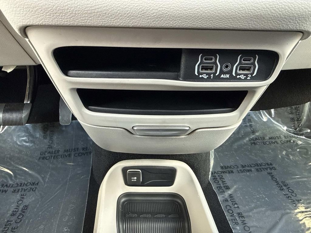 Used 2023 Chrysler Voyager LX FWD image 29