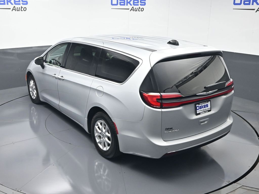 Used 2023 Chrysler Pacifica Touring-L FWD image 50