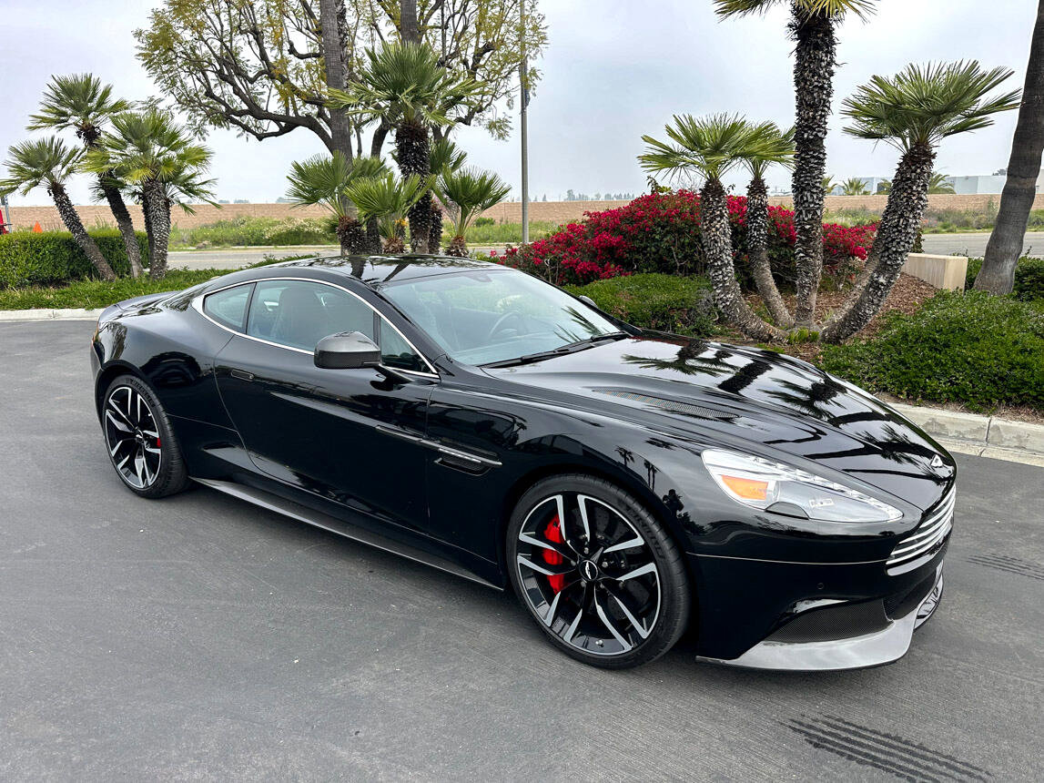 Used 2016 Aston Martin Vanquish Coupe image 2