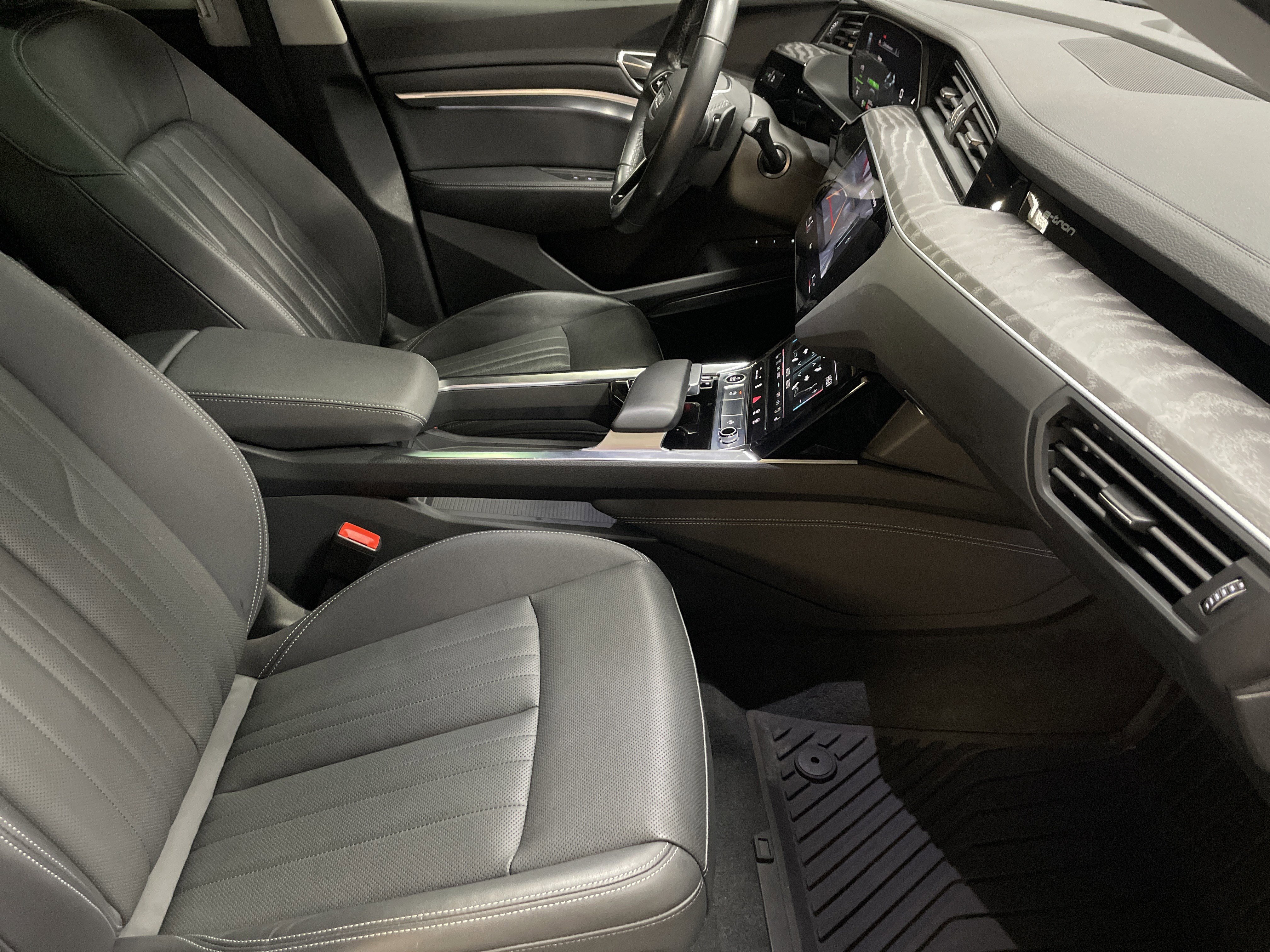 Used 2022 Audi e-tron Premium Plus w/ Premium Plus Package image 35