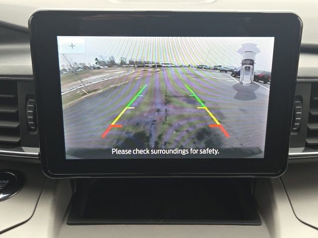 Used 2023 Ford Explorer XLT w/ Equipment Group 202A image 31