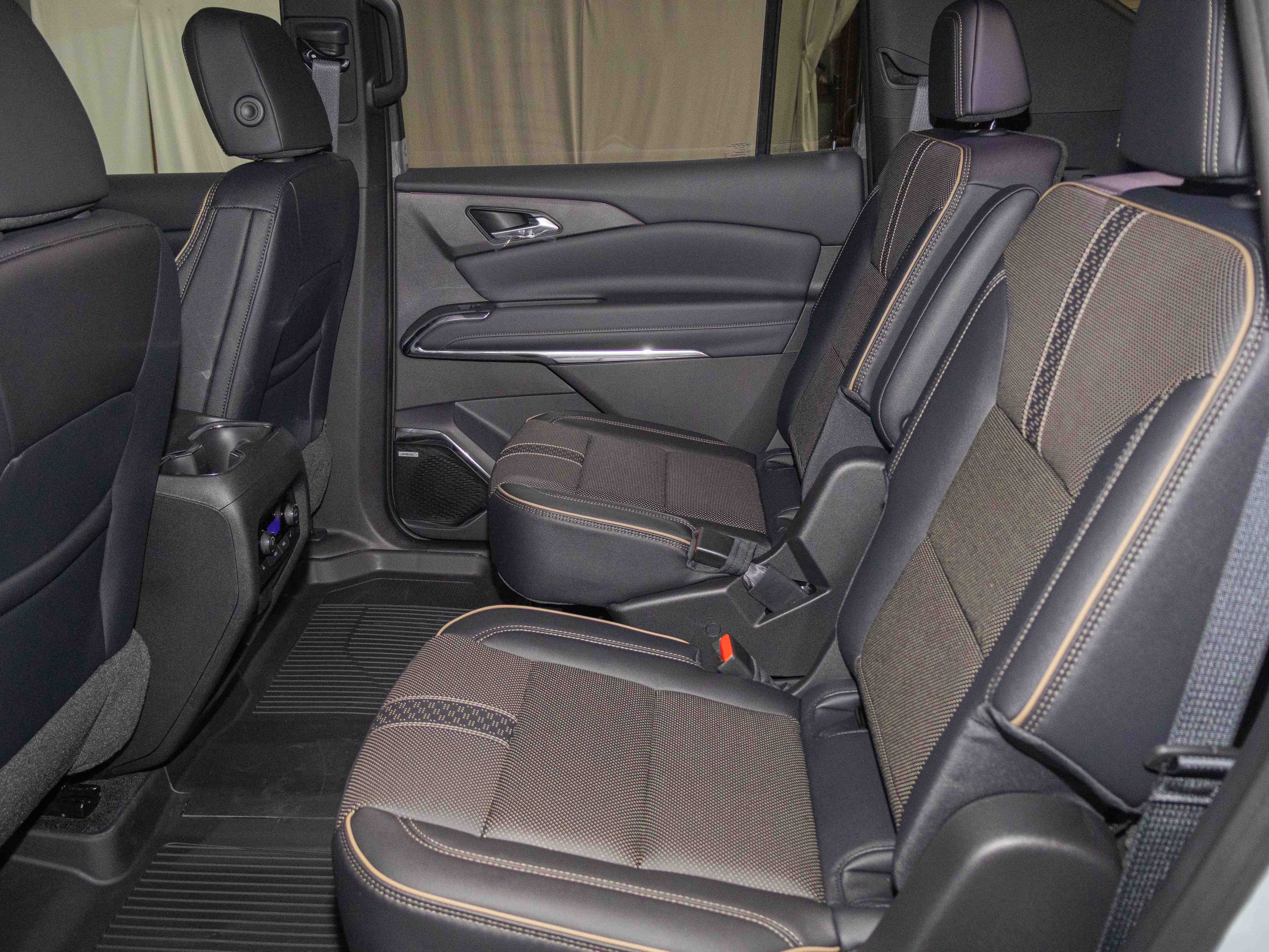 New 2026 Chevrolet Traverse High Country FWD image 10