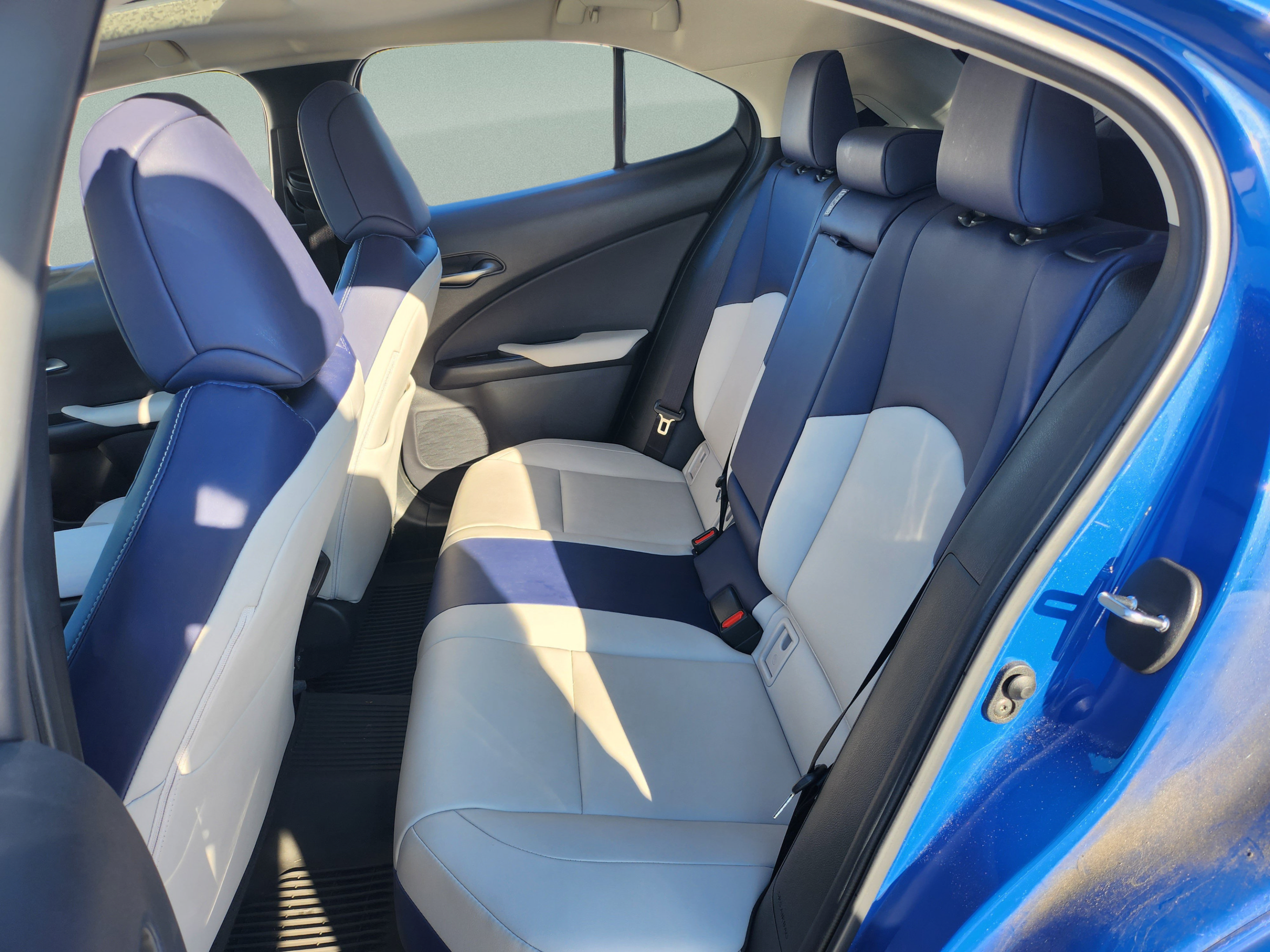 Certified 2022 Lexus UX 200 w/ Premium Package FWD image 18