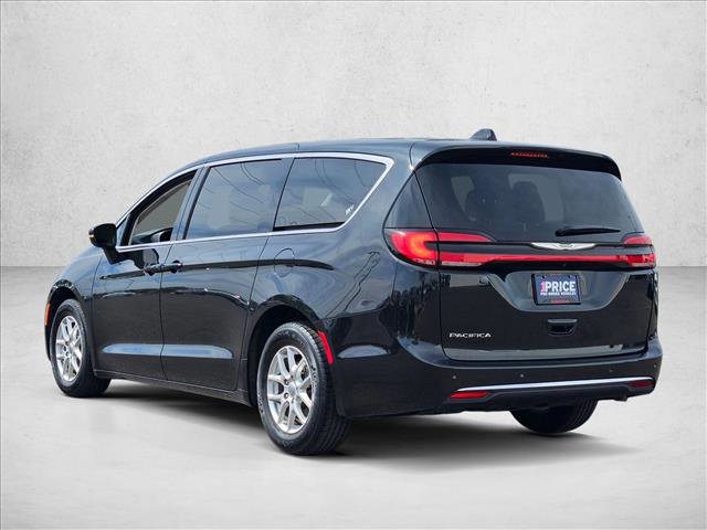 Used 2023 Chrysler Pacifica Touring-L FWD image 7
