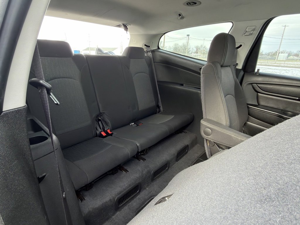 Used 2017 Chevrolet Traverse LT w/ Style and Technology Package image 6