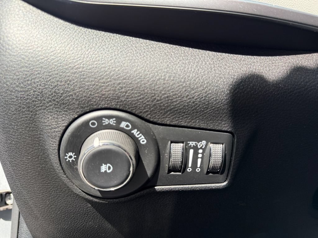 Used 2025 Jeep Compass Limited AWD/4WD image 17