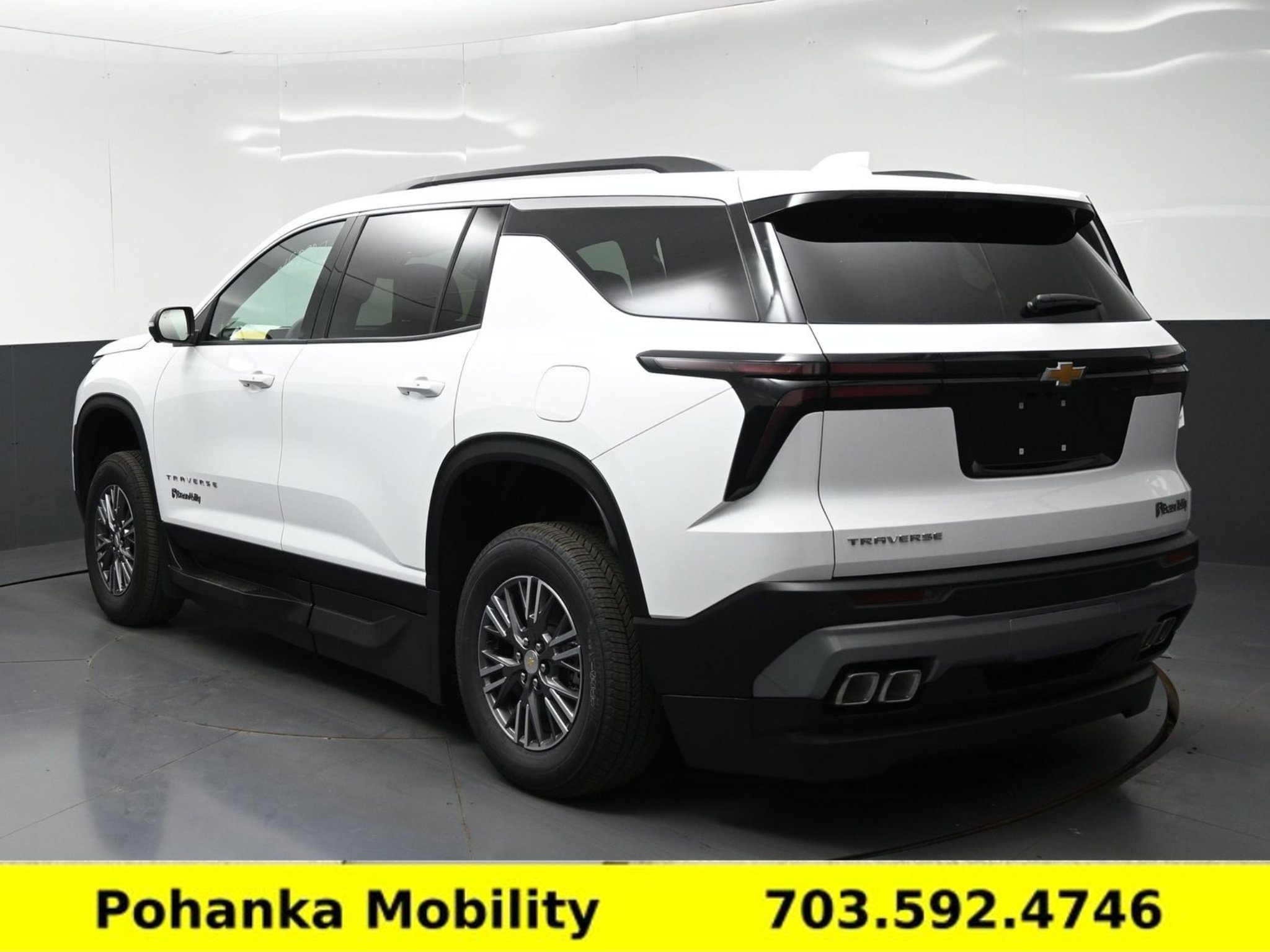 Used 2026 Chevrolet Traverse LT w/ Driver Confidence Package FWD image 5