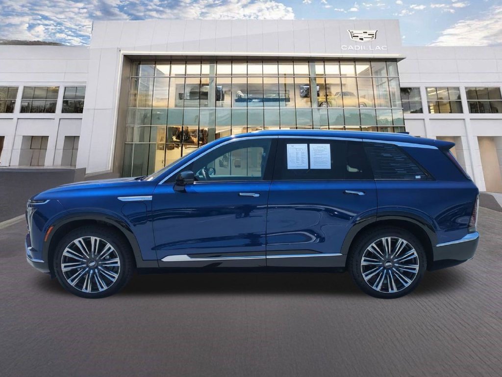 Certified 2026 Cadillac Vistiq Premium Luxury AWD/4WD image 8