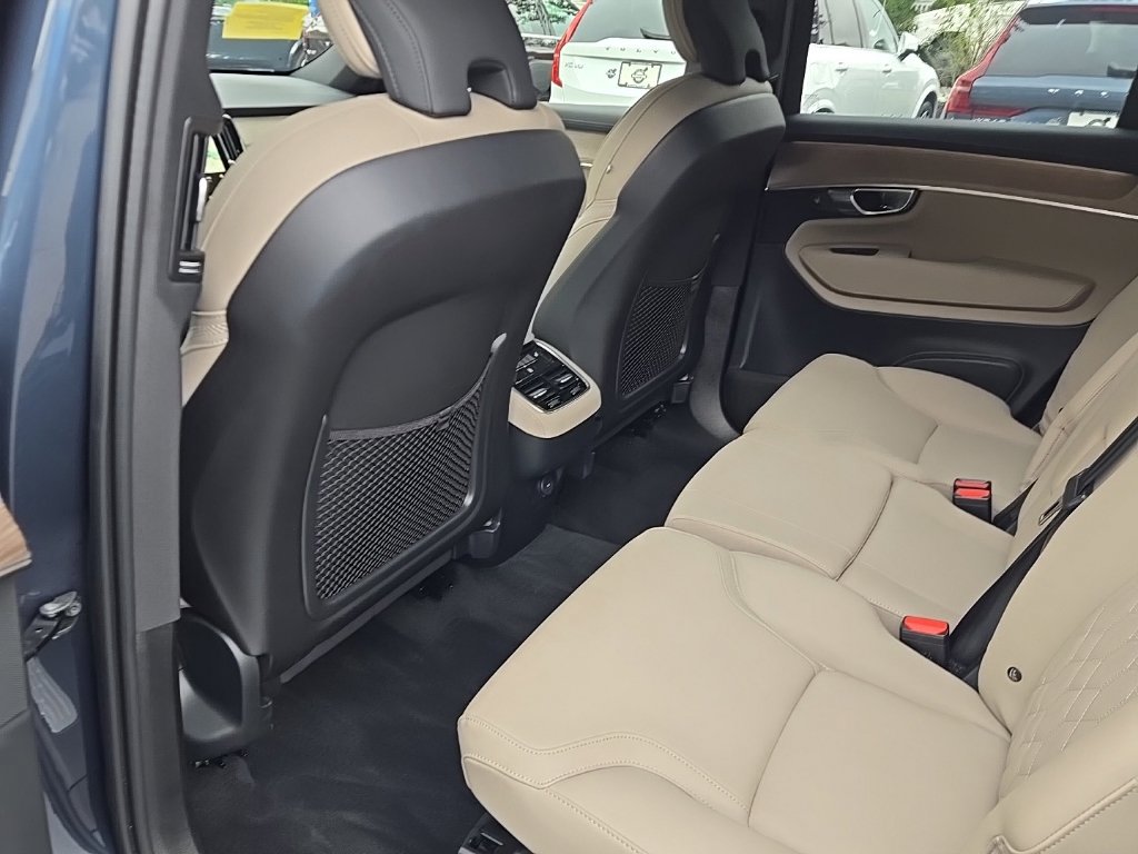 Certified 2026 Volvo XC90 B6 Plus AWD/4WD image 13