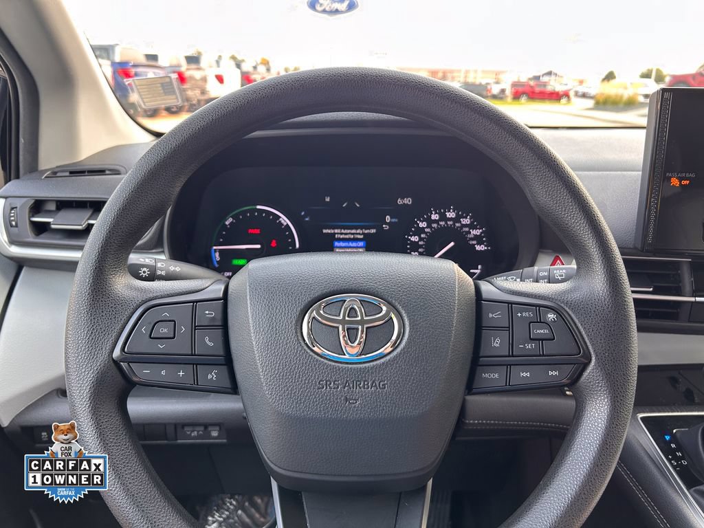 Used 2025 Toyota Sienna LE FWD image 29