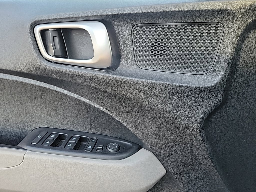 Used 2024 Hyundai Venue SEL FWD image 13