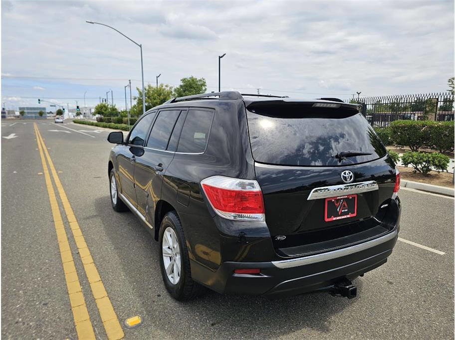 Used 2012 Toyota Highlander SE w/ Tow Pkg AWD/4WD image 7