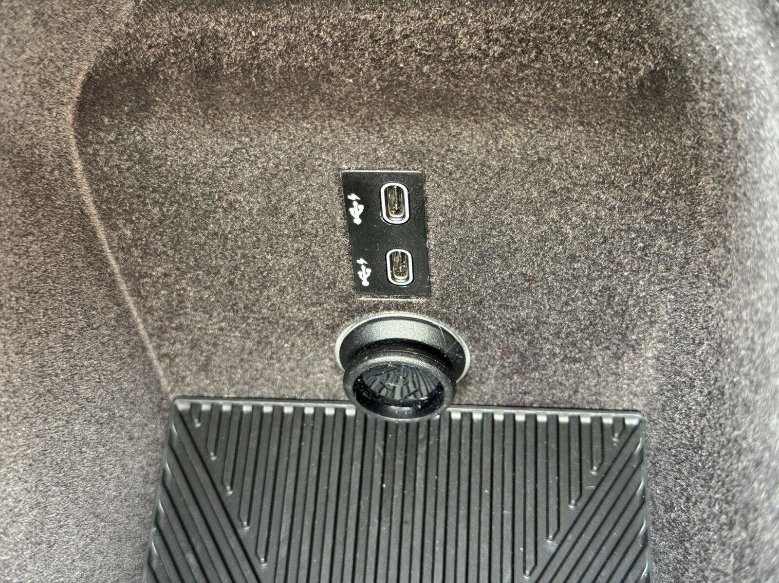 Used 2024 BMW i7 eDrive50 w/ M Sport Package RWD image 40