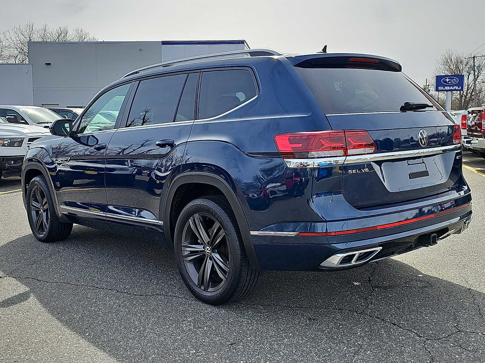 Used 2022 Volkswagen Atlas SEL R-Line image 4