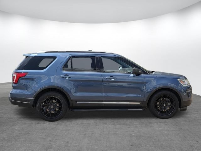 Used 2018 Ford Explorer XLT FWD image 3