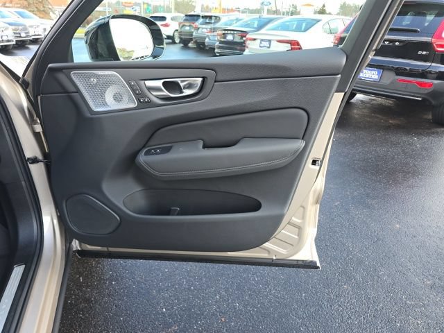 New 2026 Volvo XC60 B5 Ultra w/ Protection Package Premier AWD/4WD image 13
