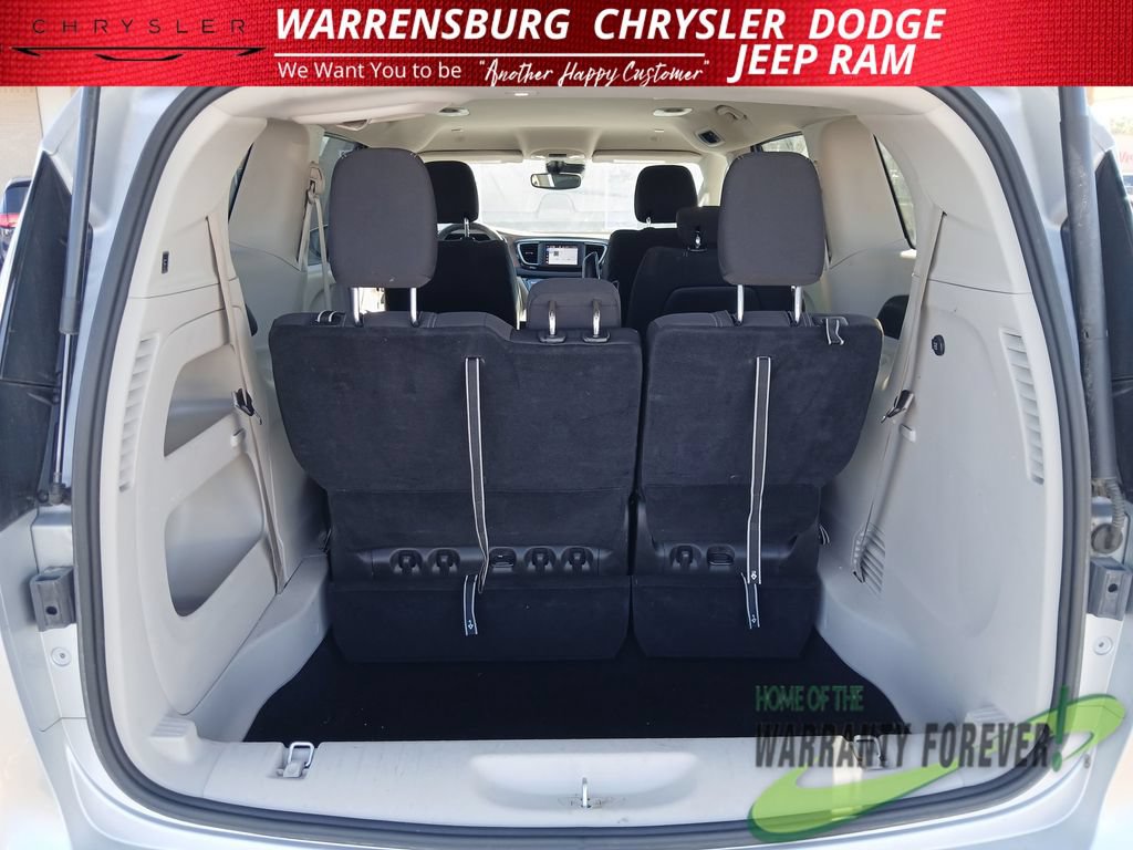 Used 2023 Chrysler Voyager LX FWD image 33