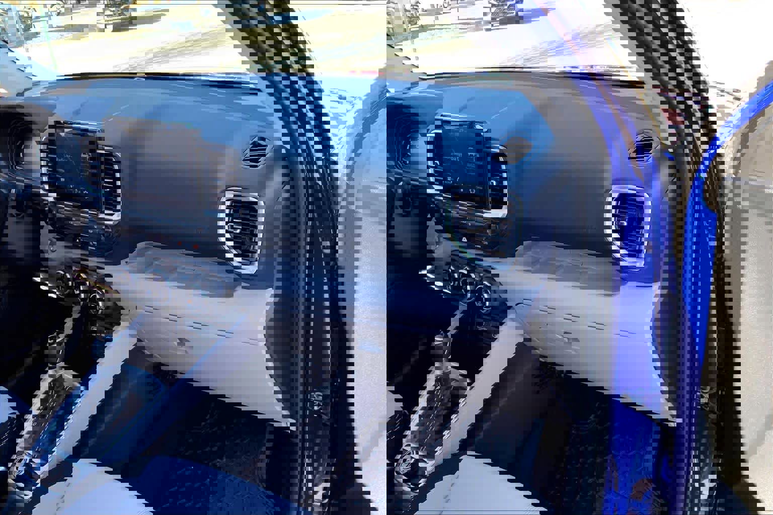 Certified 2025 Hyundai Venue SEL image 18