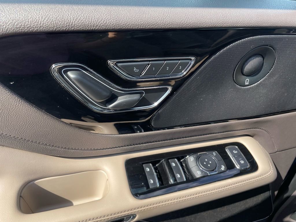 Used 2020 Lincoln Aviator Reserve image 12