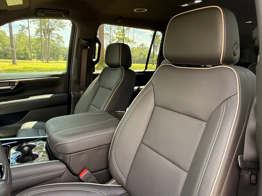 New 2025 Chevrolet Suburban Premier RWD image 16