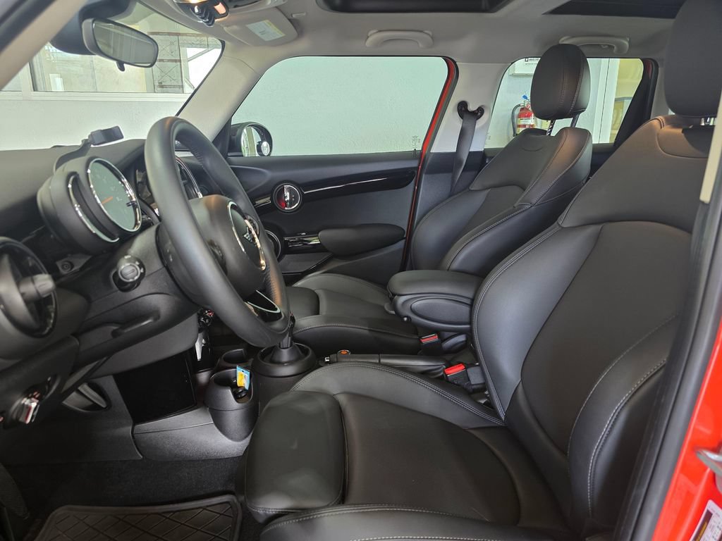 Used 2021 MINI Cooper 4-Door Hardtop w/ Storage Package FWD image 21