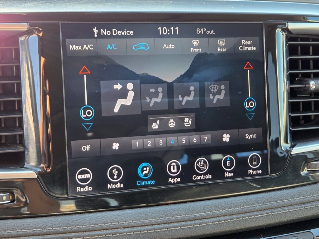 Used 2019 Chrysler Pacifica Limited FWD image 32
