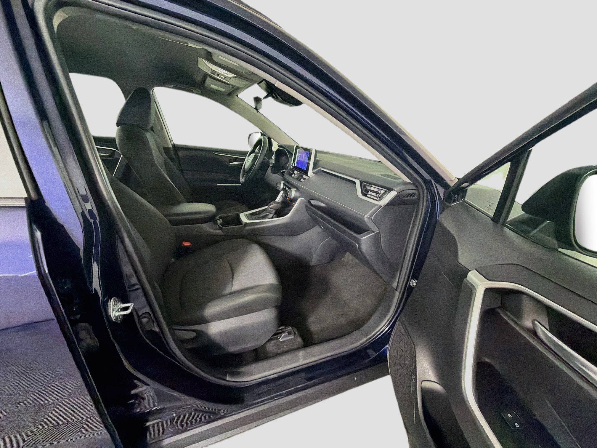 Used 2025 Toyota RAV4 XLE AWD/4WD image 28