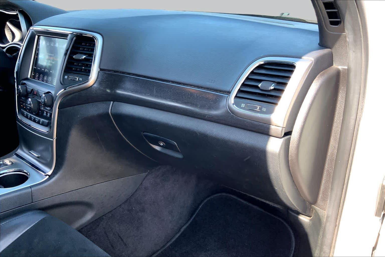 Used 2018 Jeep Grand Cherokee Altitude RWD image 17