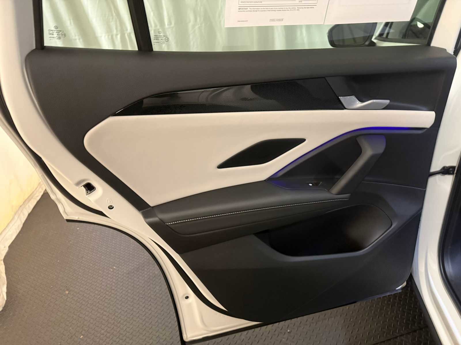 Certified 2025 Volkswagen Tiguan SE image 22