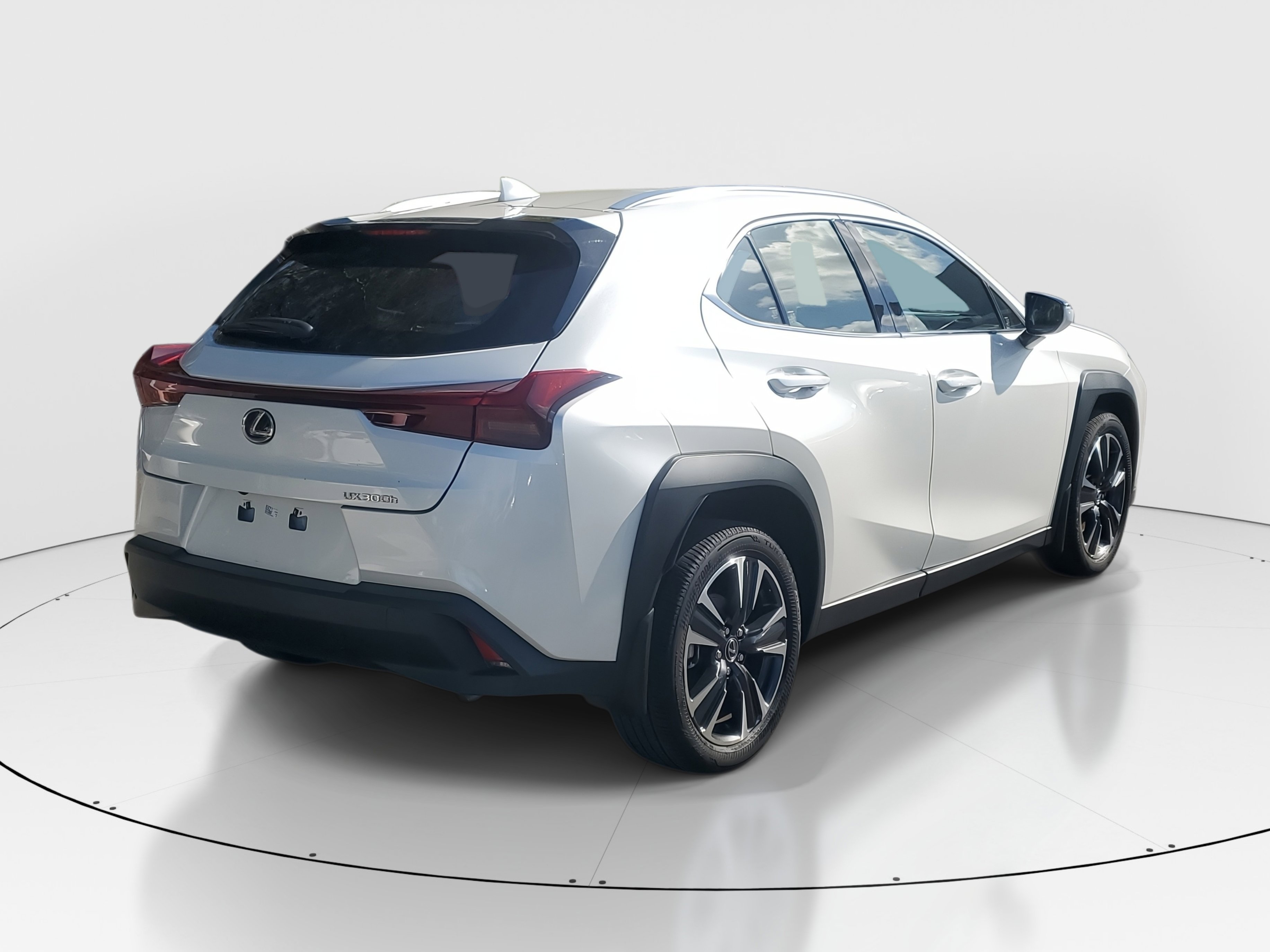 Used 2025 Lexus UX 300h FWD w/ Accessory Package (Z2) image 7