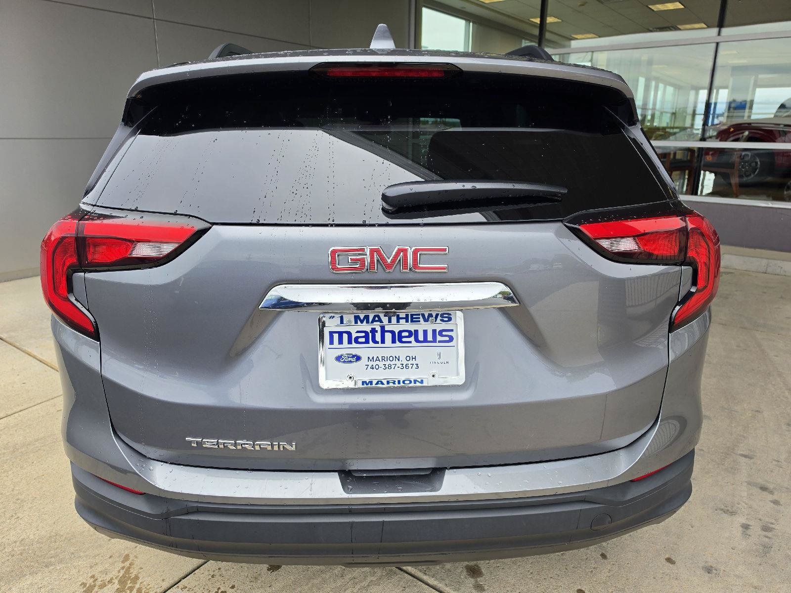 Used 2018 GMC Terrain SLE w/ Driver Convenience Package FWD image 3