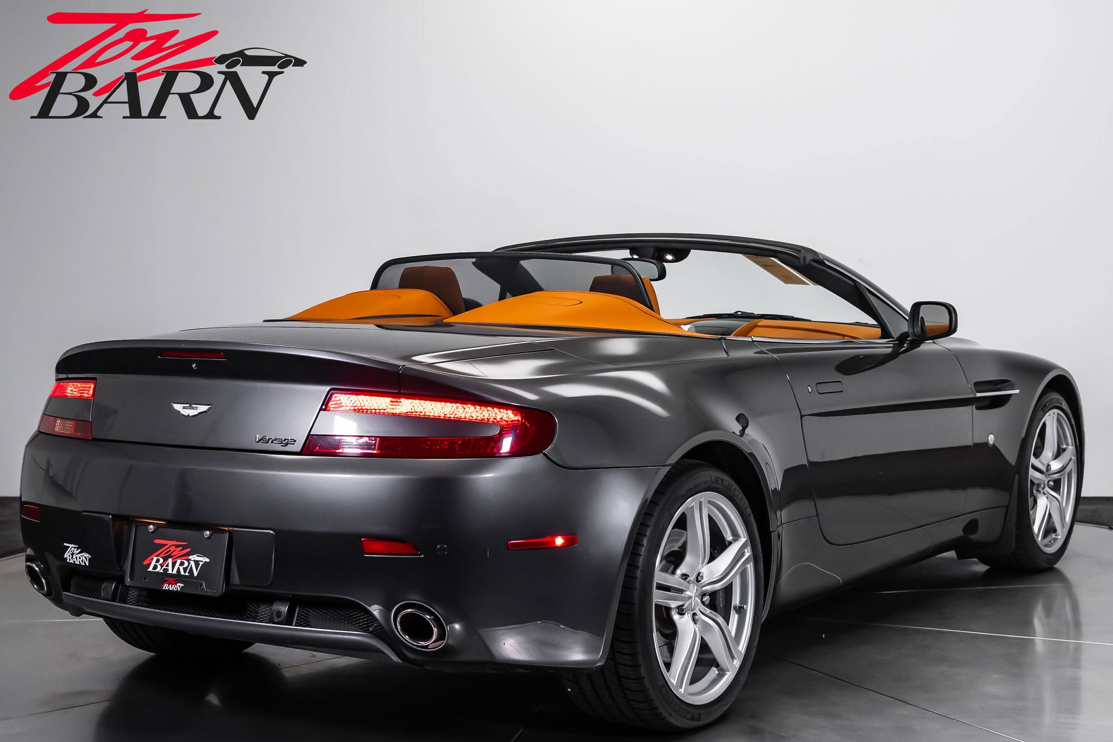 Used 2009 Aston Martin V8 Vantage Roadster RWD image 5
