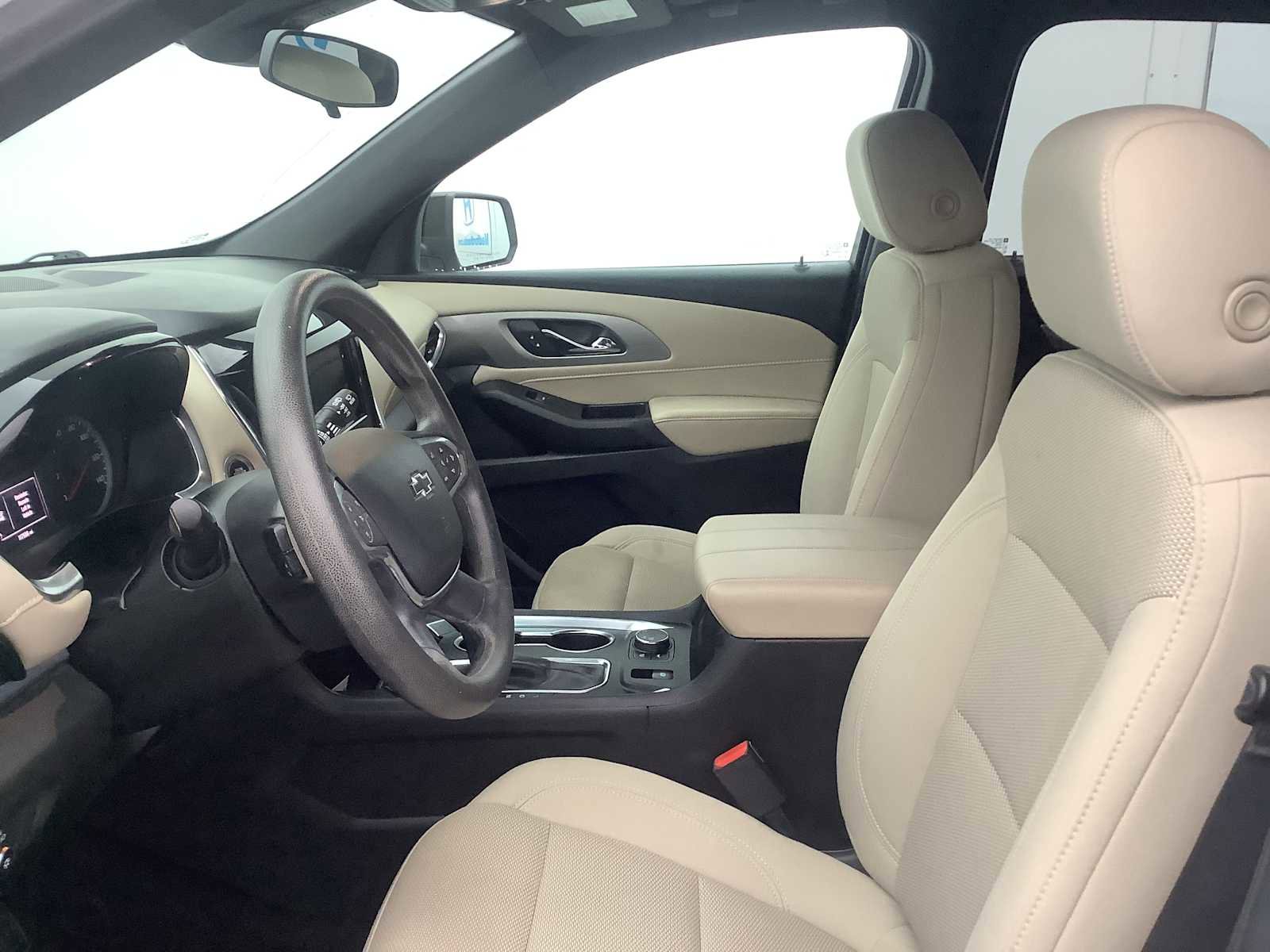 Used 2022 Chevrolet Traverse LS w/ Midnight/Sport Edition image 2