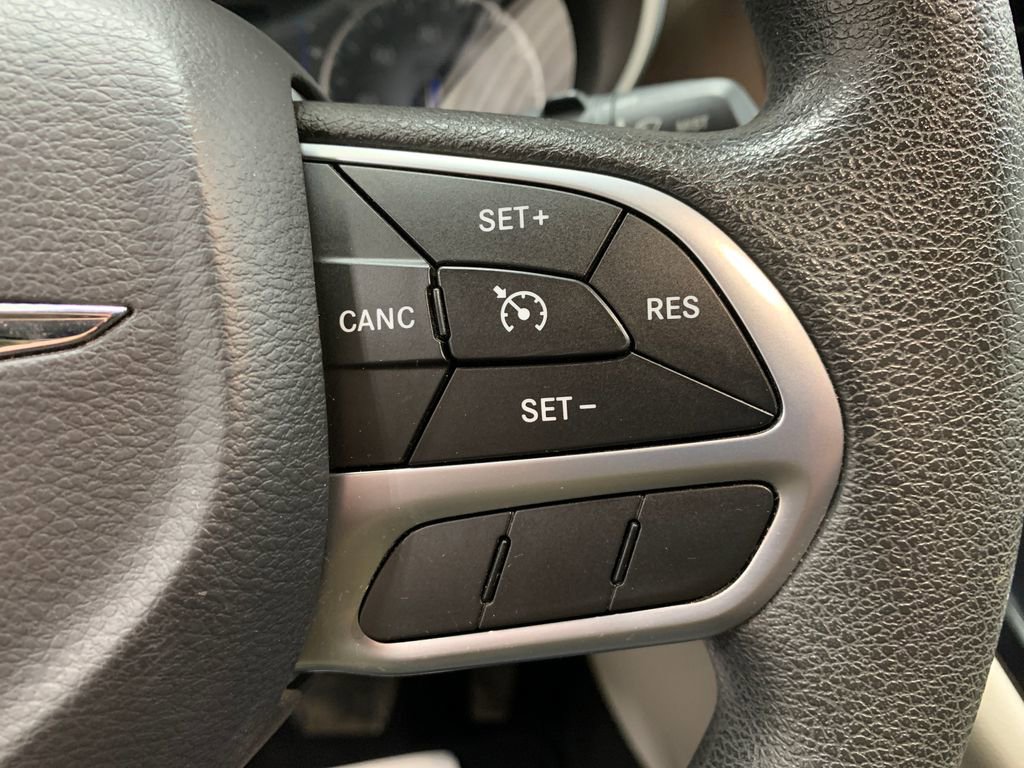 Used 2017 Chrysler Pacifica LX image 24