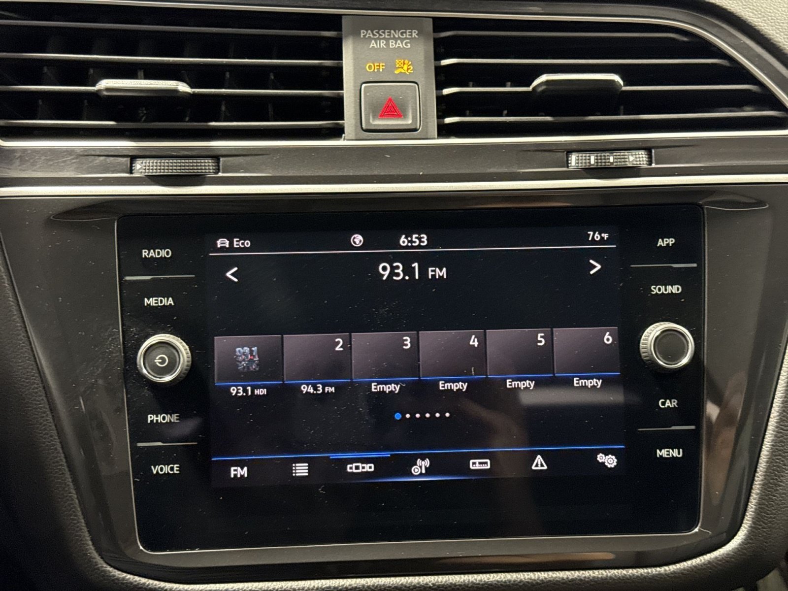 Used 2024 Volkswagen Tiguan SE w/ Panoramic Sunroof Package AWD/4WD image 20
