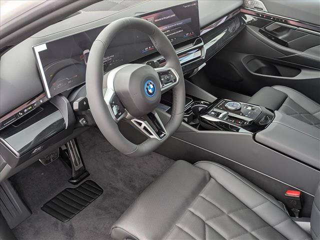 New 2027 BMW 550e xDrive AWD/4WD image 3