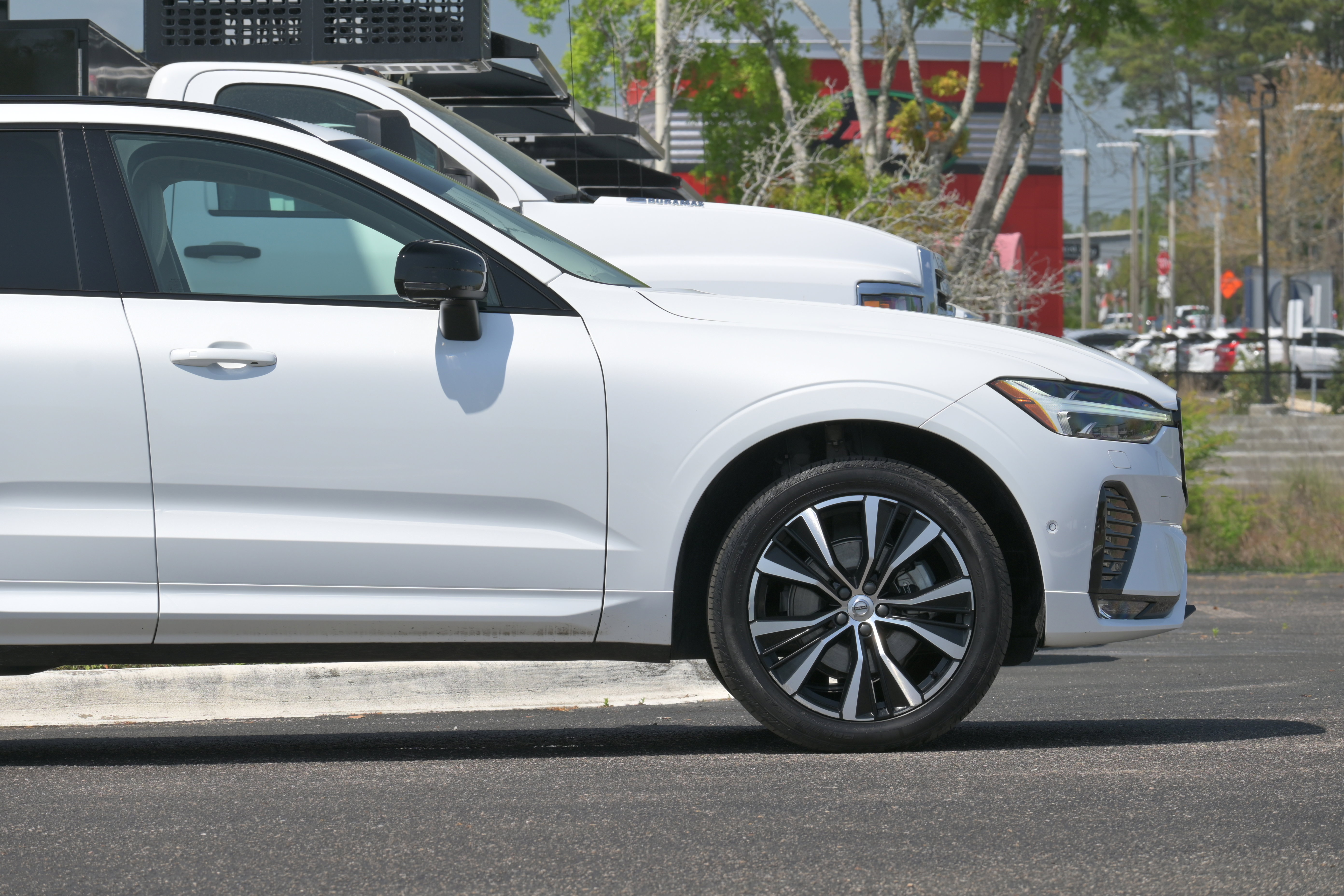 Used 2024 Volvo XC60 B5 Plus w/ Protection Package Premier image 6