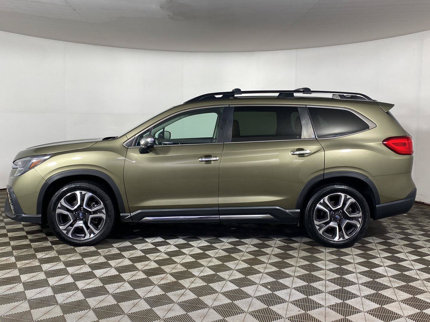 Used 2023 Subaru Ascent Touring AWD/4WD image 9
