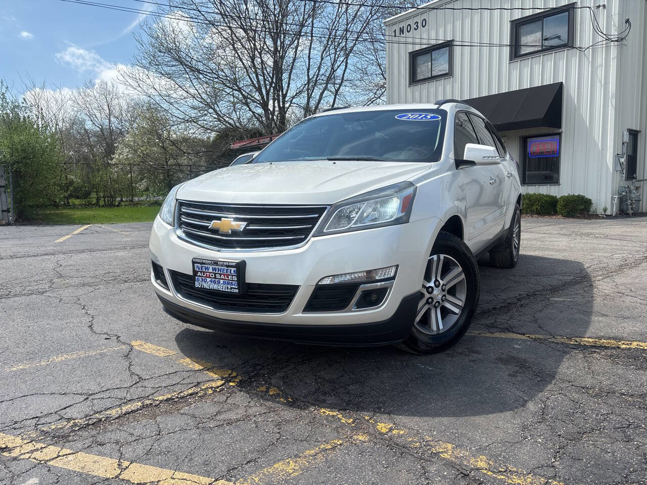 Used 2015 Chevrolet Traverse LT image 1