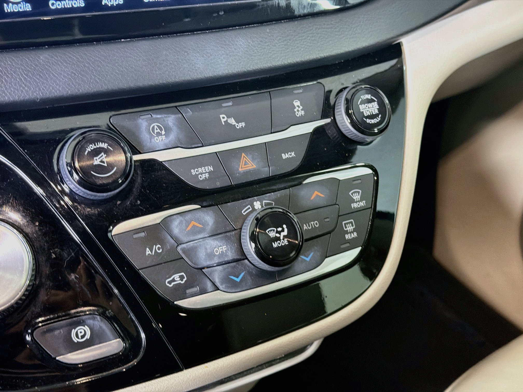 Used 2017 Chrysler Pacifica Touring-L Plus FWD image 24
