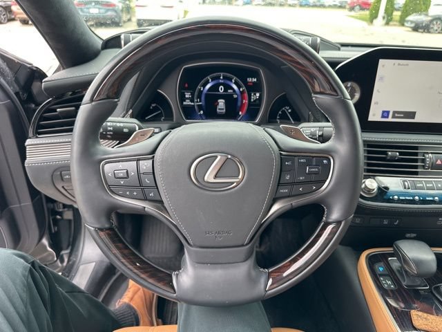 Used 2023 Lexus LS 500 AWD w/ Luxury Package image 11