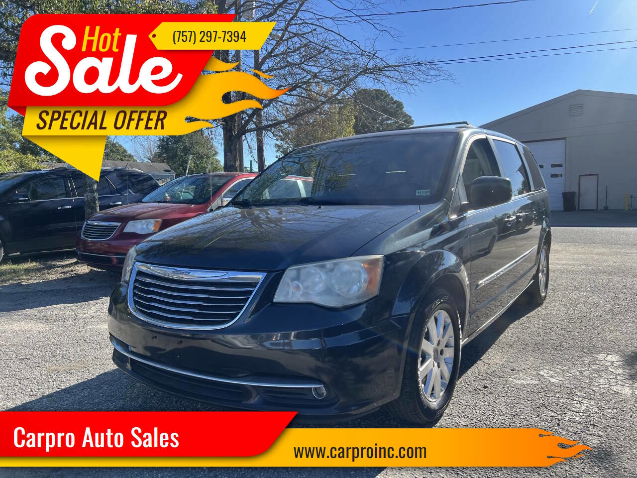 Used 2013 Chrysler Town & Country Touring image 1