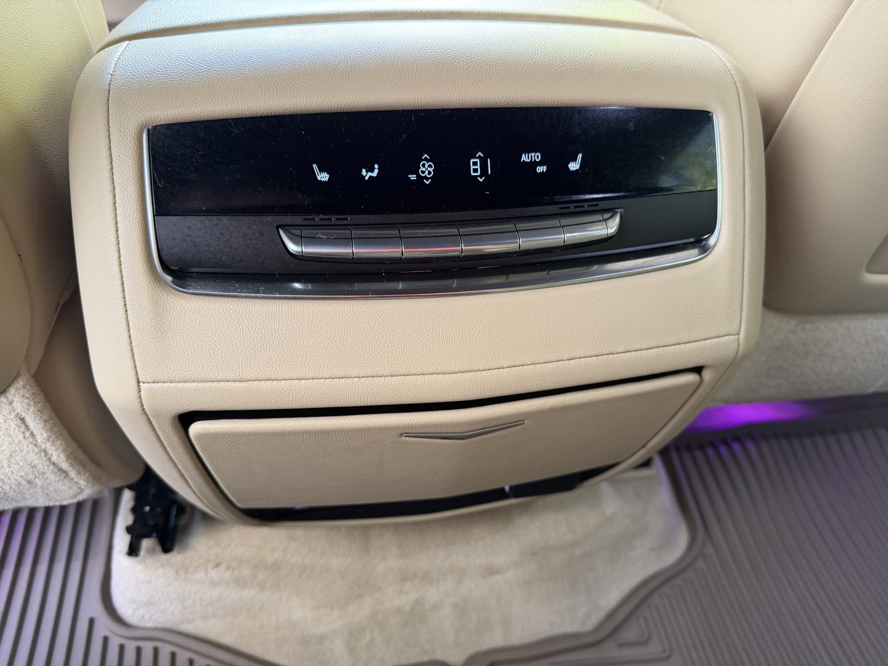 Used 2021 Cadillac Escalade ESV Premium Luxury w/ LPO, Illumination Package image 21